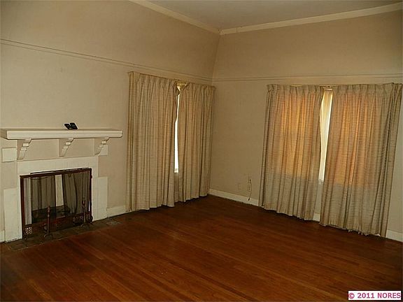 3rd image of 835 S Jamestown Ave