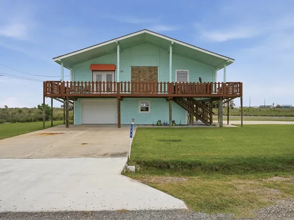 299 Northwest Dr, Rockport, TX 78382