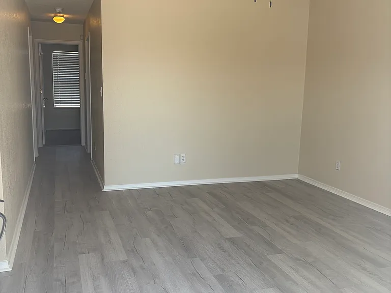 3305 Scarlet Point Dr — Photo 2