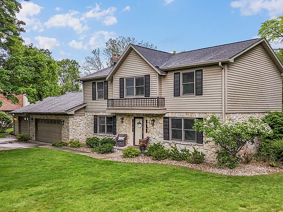 2nd image of 68 Stonybrook Dr