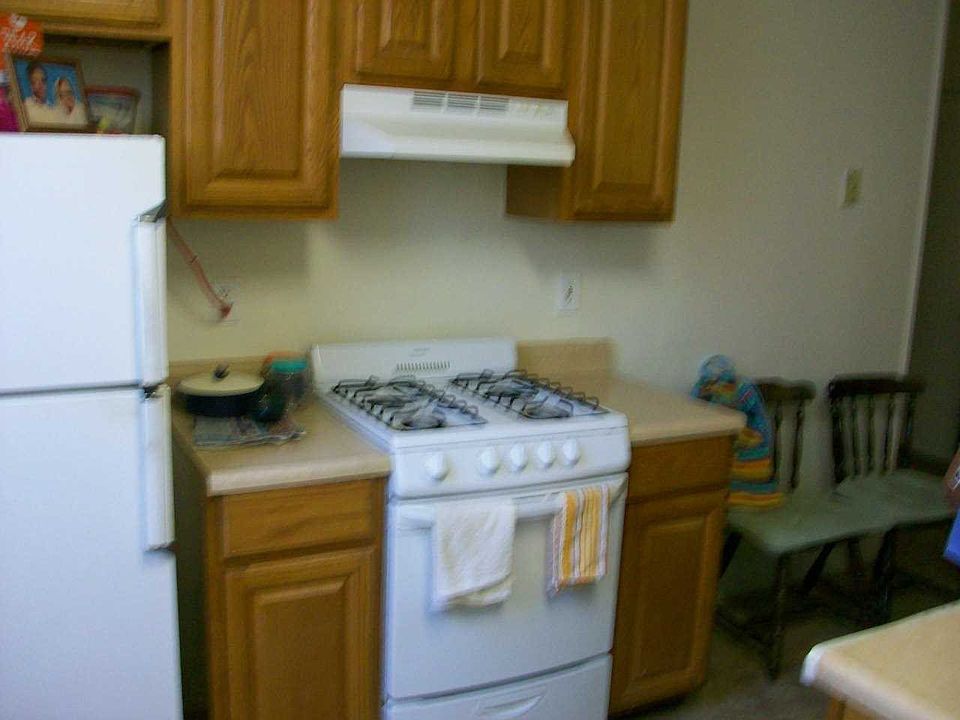 2nd image of 139 Rombout Ave APT 2