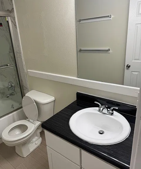 Twin Fountain Apartments — Photo 15