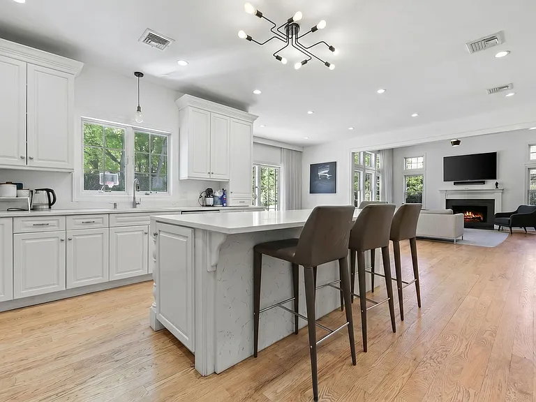 191 Jefferson Ave — Photo 10