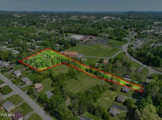 2704 S Greenwood Dr, Johnson City, TN 37604