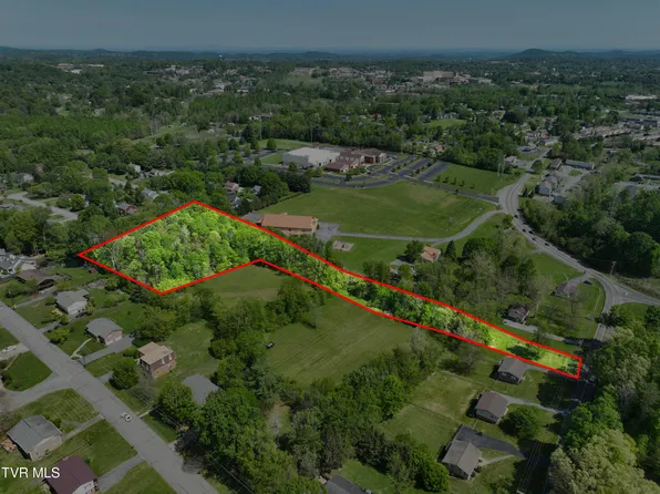 2704 S Greenwood Dr, Johnson City, TN 37604