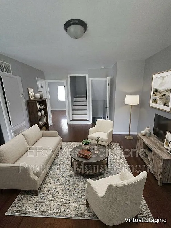 2 bed, 1.0 bath, 744 sqft, $925 — Photo 3