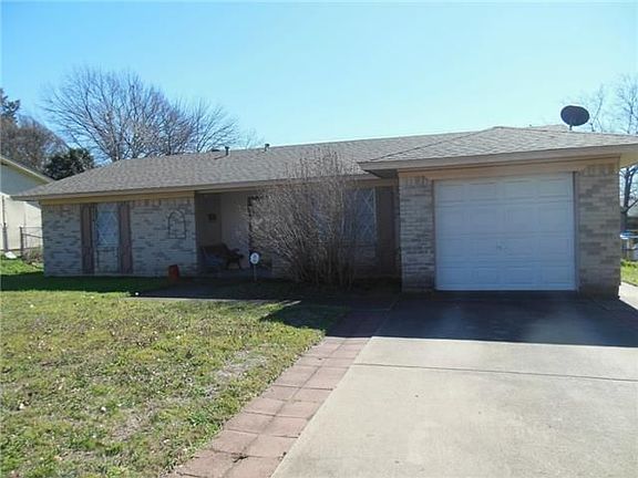3rd image of 214 Magnolia Ln