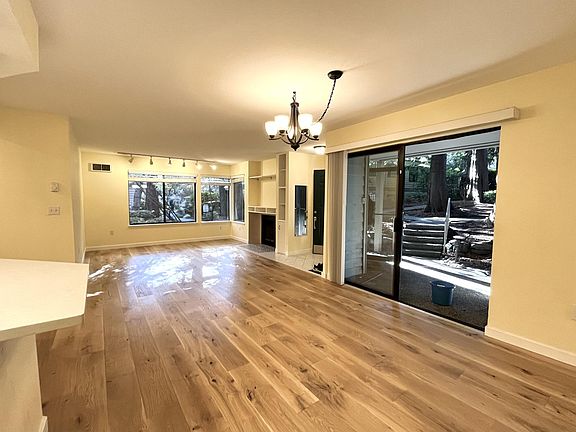 2nd image of 1296 Bellevue Way NE APT 1