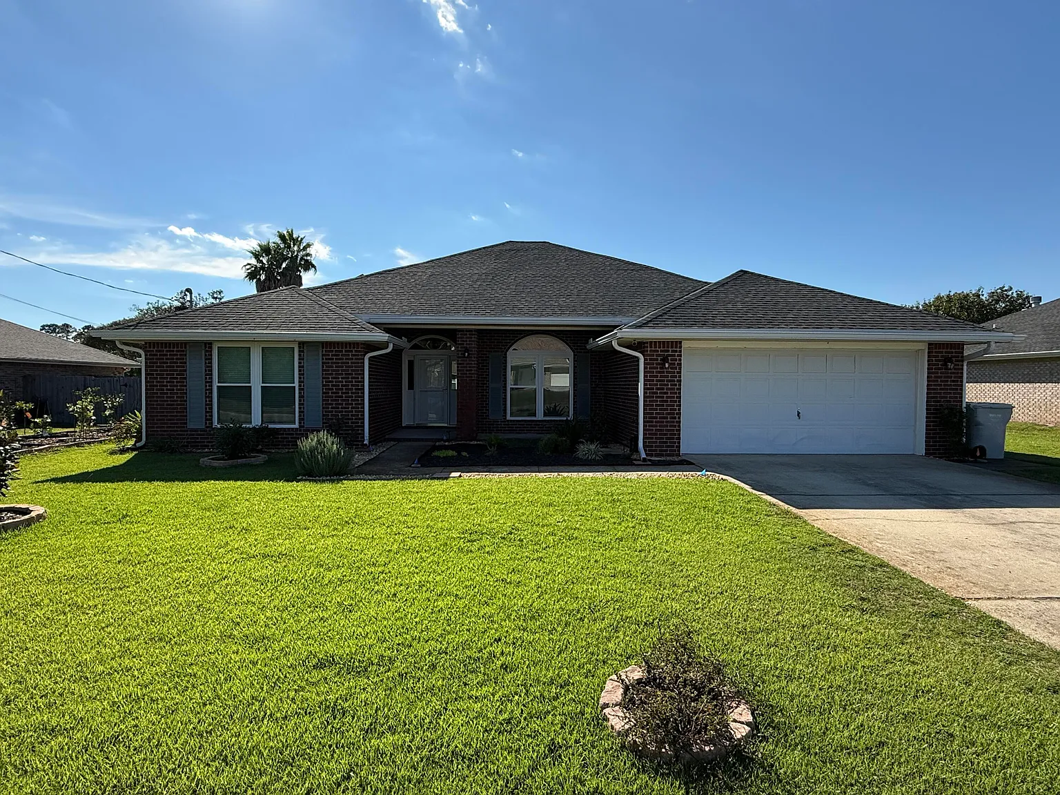 4 bed, 2.0 bath, 2376 sqft, $2,500 — Photo 1
