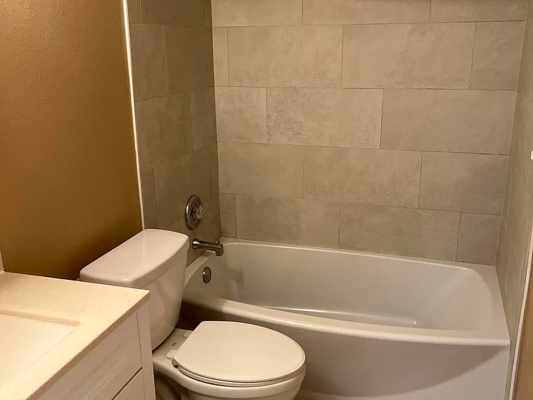 190 E Olmstead Dr #B5 — Photo 14
