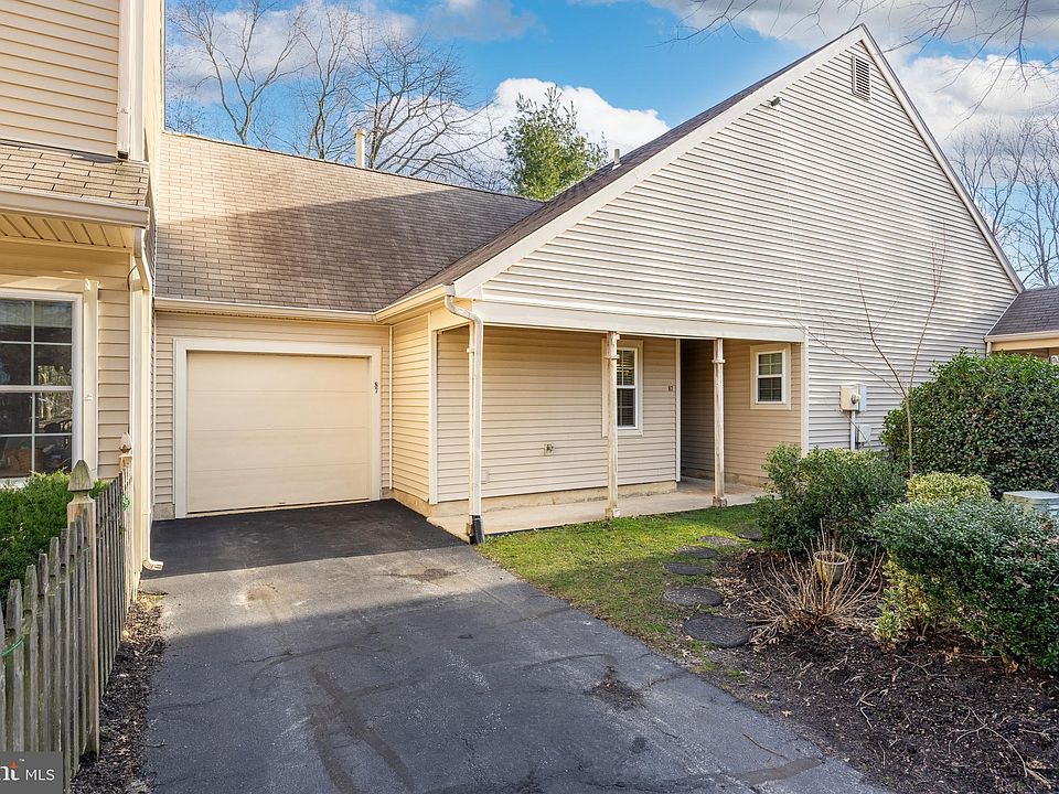1st image of 87 Woodlake Dr