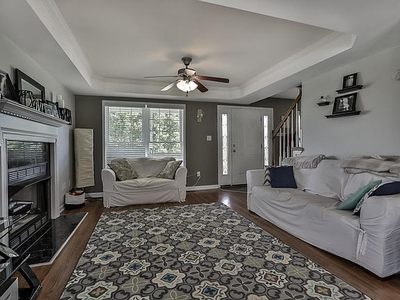 5th image of 3198 Squire Cir