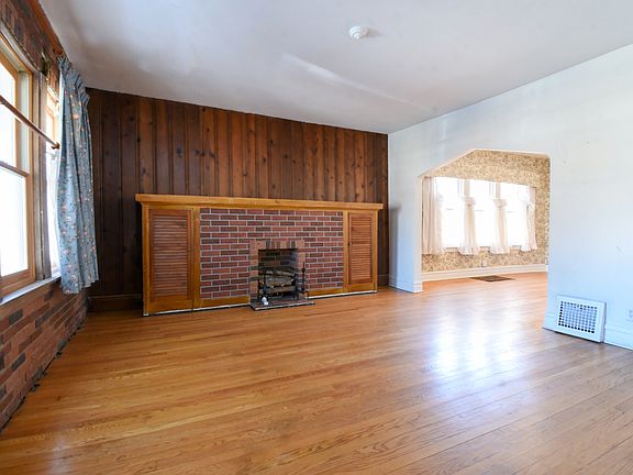 3rd image of 6931 W Summerdale Ave