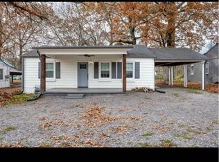 240 Hollywood Dr, Rossville, GA 30741