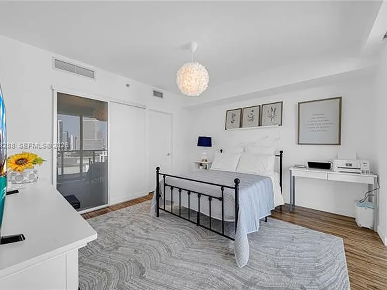 55 SE 6th St #1803 — Photo 45