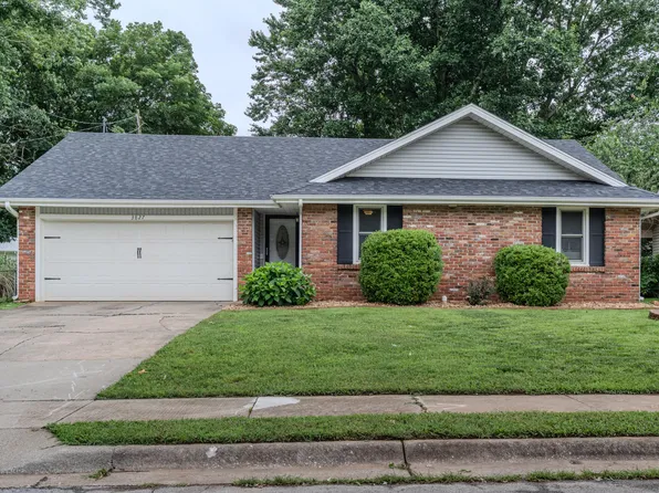 3827 S Lindell Avenue, Springfield, MO 65807