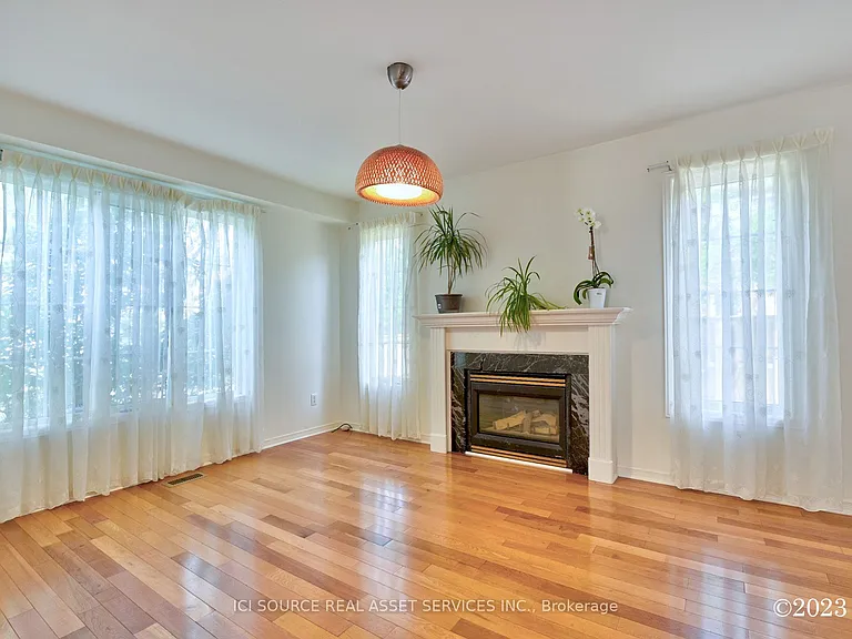 2 Waterton Cres — Photo 10