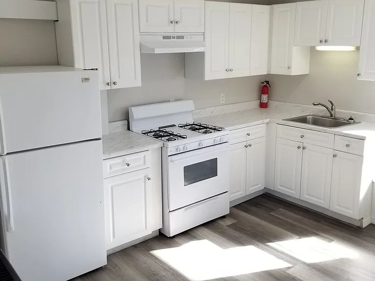 15 Walnut St — Photo 2