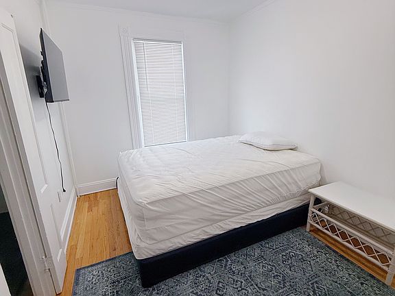3rd image of 1716 Farmington Ave Floor 1