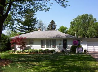 819 Magnolia Ln, Naperville, IL 60540