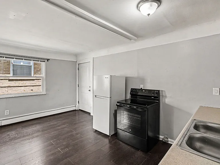1932 Truitt Ave — Photo 6