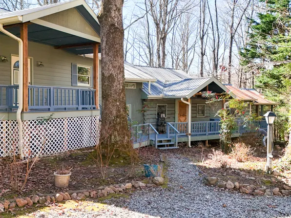 33 McNabb Ln, Clarkesville, GA 30523