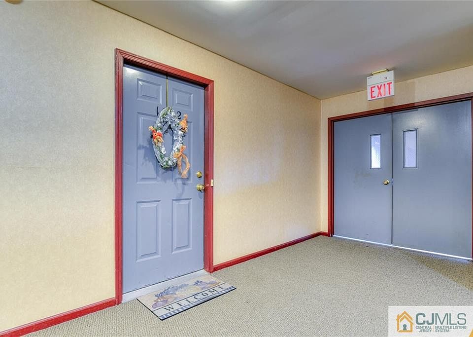 1002 Meadow Ct, Helmetta, NJ 08828 Zillow