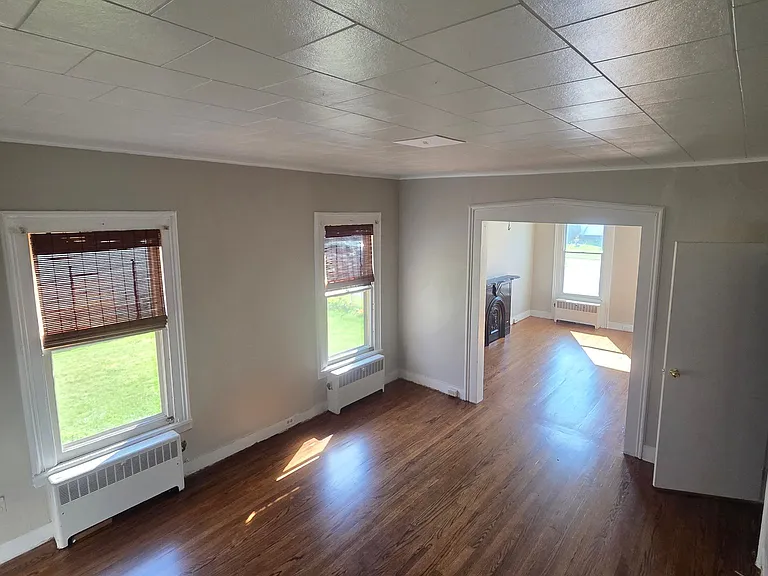 422 4th Ave — Photo 3