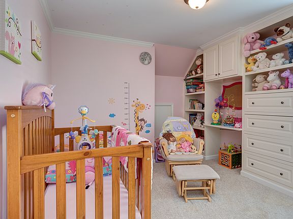 2nd image of 35 Aspen Ln
