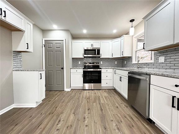 5th image of 4820 Arlington Ave