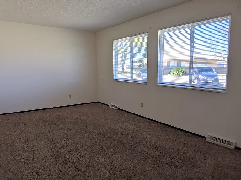 599 Roma Ct #B — Photo 2