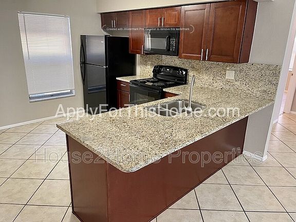 5th image of 1042 Axlewood Cir