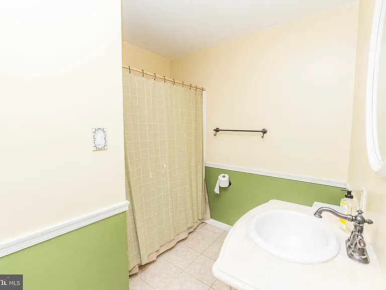 28 Roger Ct — Photo 5