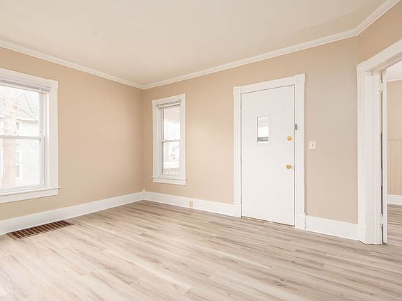 3rd image of 246 Grant St