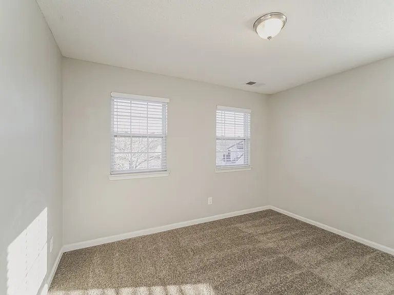 2700 Hampton View Ct — Photo 14