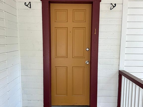 4th image of 213 S Cedar Ave APT 1