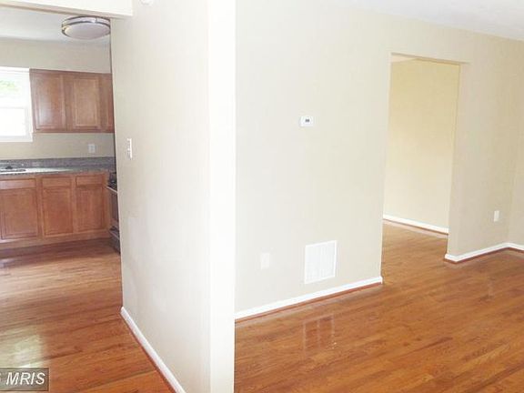5th image of 914 Portia Ct