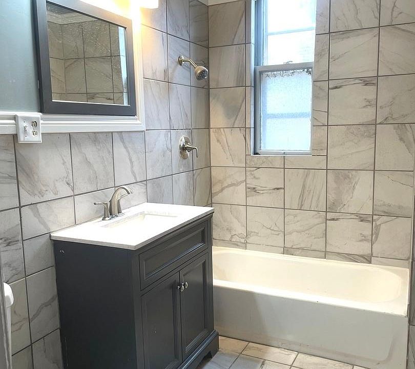 2nd image of 1914 S Ridgeway Ave #2