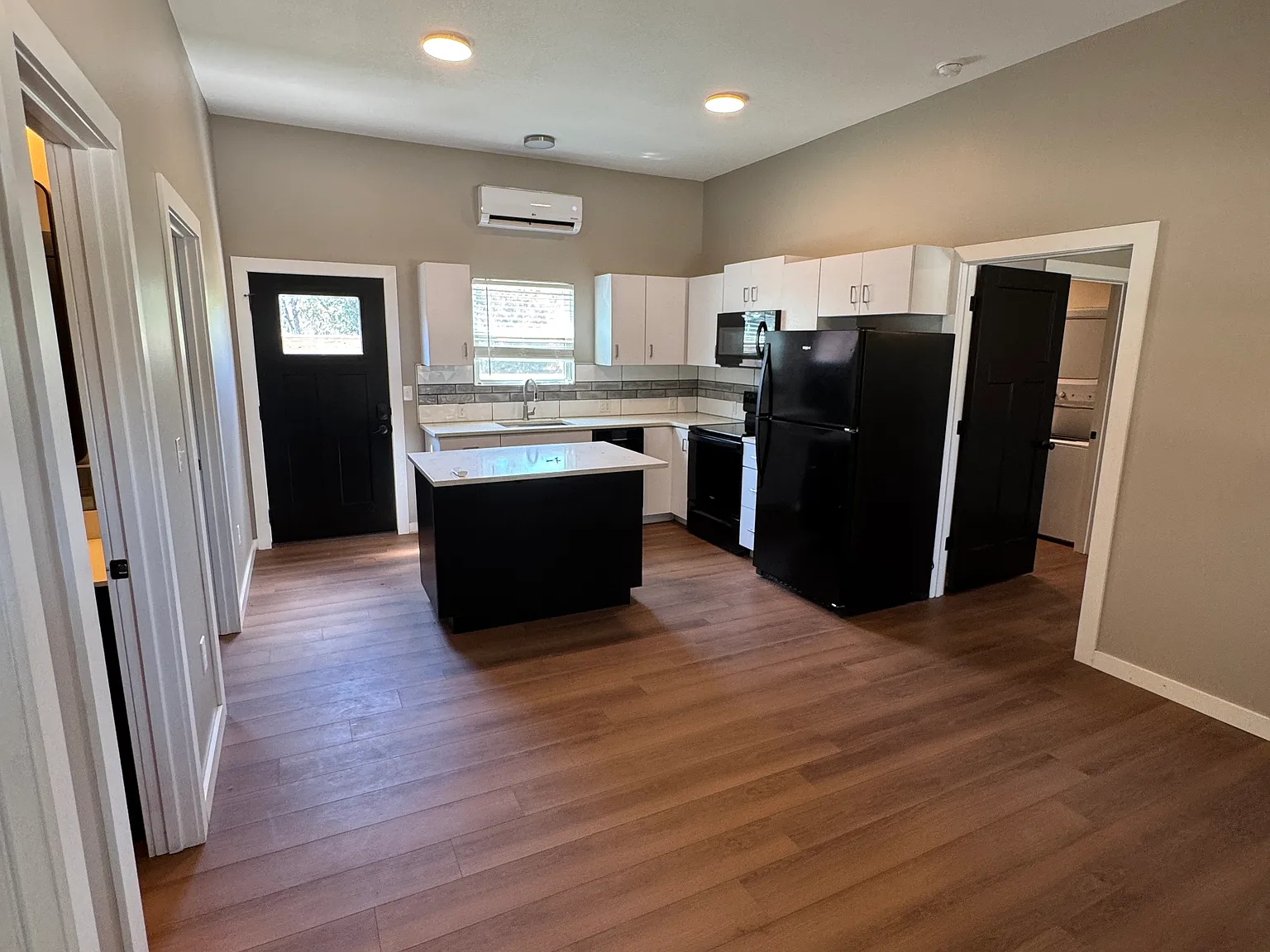 3 bed, 753 sqft, $1,100 — Photo 3