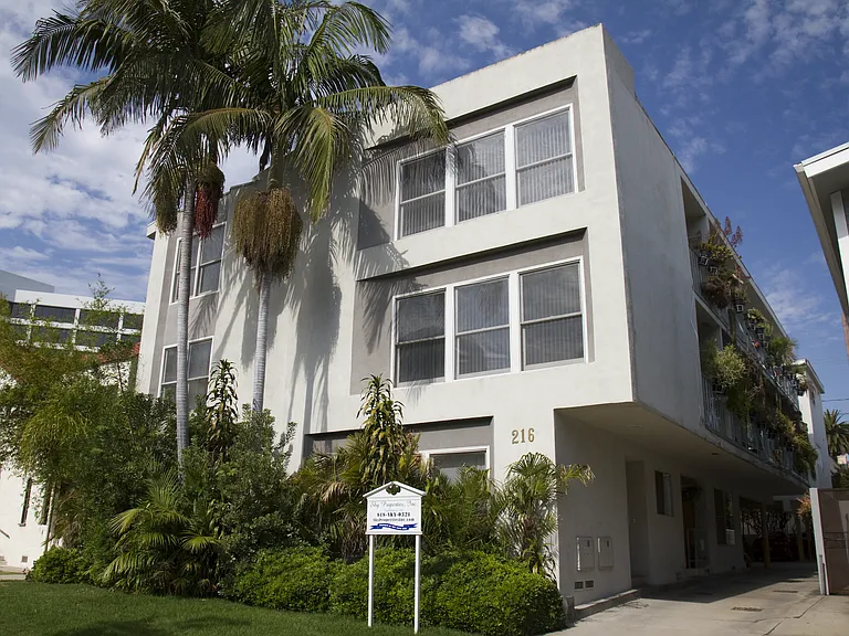 Now Leasing! Gorgeous 1-Bedroom At 216 S. Gale Dr Beverly Hills, Ca 90211 — Photo 11