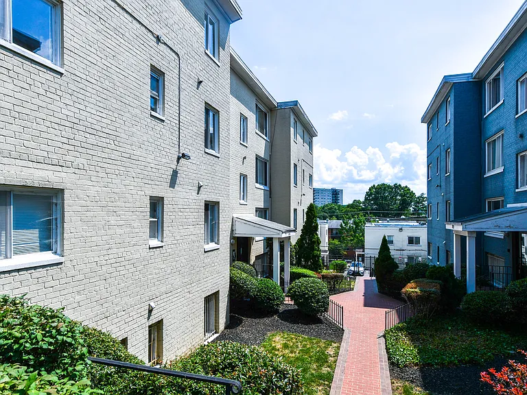 713 Brandywine St SE #B2 — Photo 5