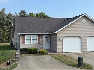 573 Steele Hill Rd NW, New Philadelphia, OH 44663