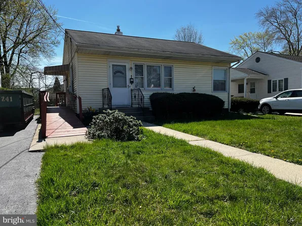 222 Clamer Rd, Ewing, NJ 08628