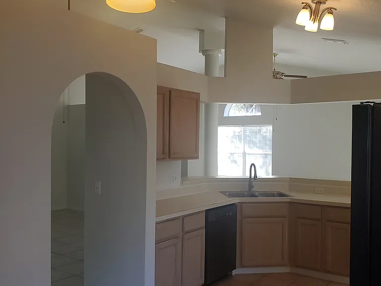 665 Brightview Dr — Photo 5