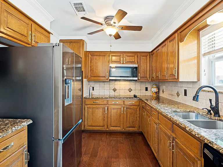 1005 De Pauw Dr — Photo 9
