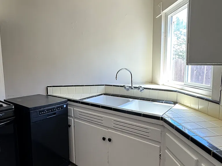 175 W I St #2 — Photo 11