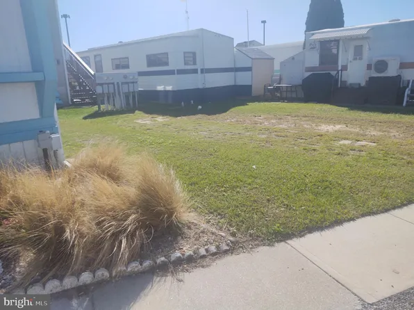 9 Middle Way Ln, Ocean City, MD 21842