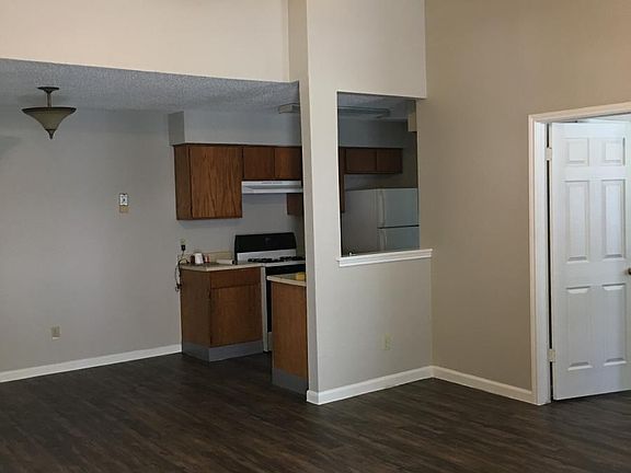 Leaving Room with high celling