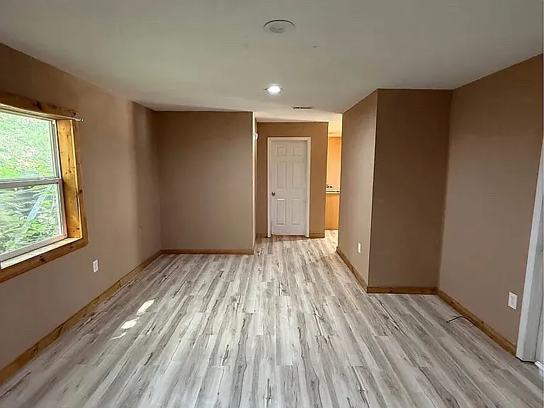 211 Elm St #4 — Photo 3