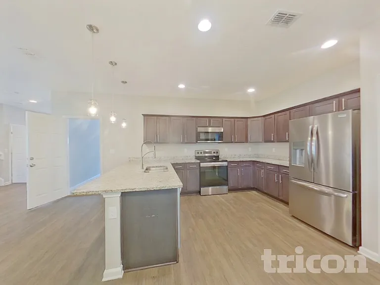 498 Auburn Oaks Rd E — Photo 4